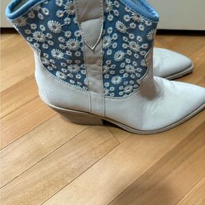 Dolce Vita Nashe Floral Embroidered Cowboy Ankle Boots Rodeo